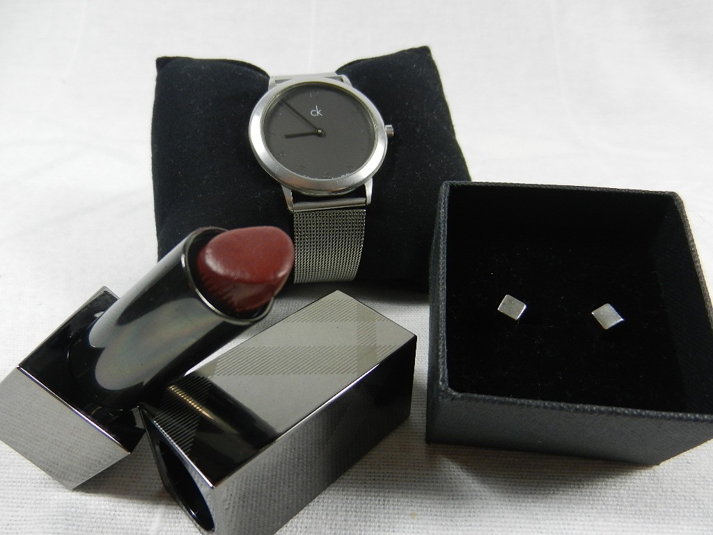 montre_calvin_klein_rouge_a_levres_burberry_oxblood