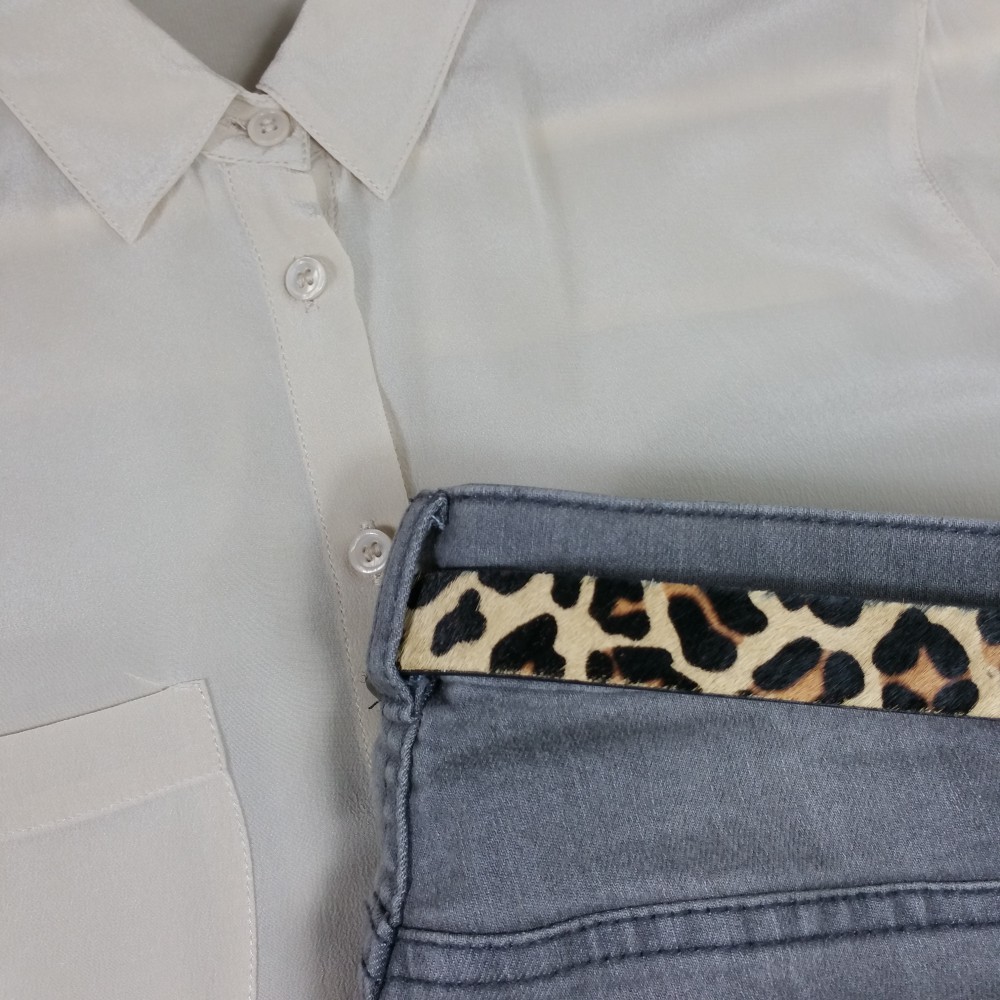 blouse beige soie jean gris ceinture leo