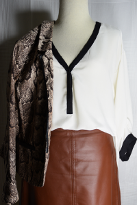 jupe cuir souple camel blouse soie veste serpent deadlines dresses