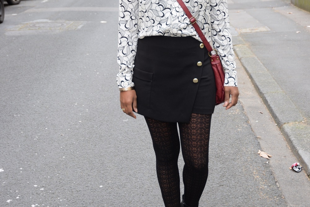 short au bureau - detail collant - Deadlines & Dresses