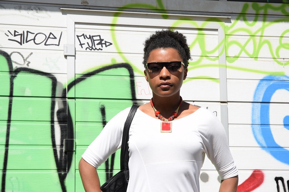 wear-statement-necklace-holidays