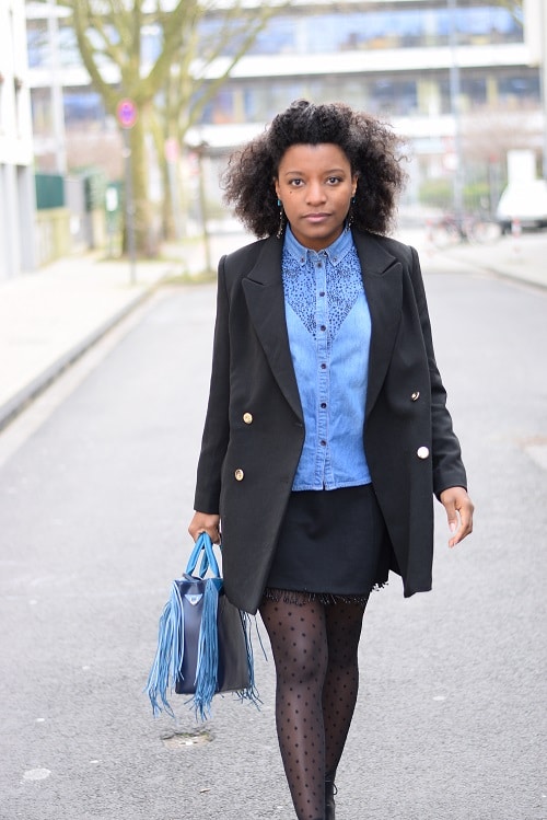 chemise-en-jean-au-bureau-sac-bleu-manteau
