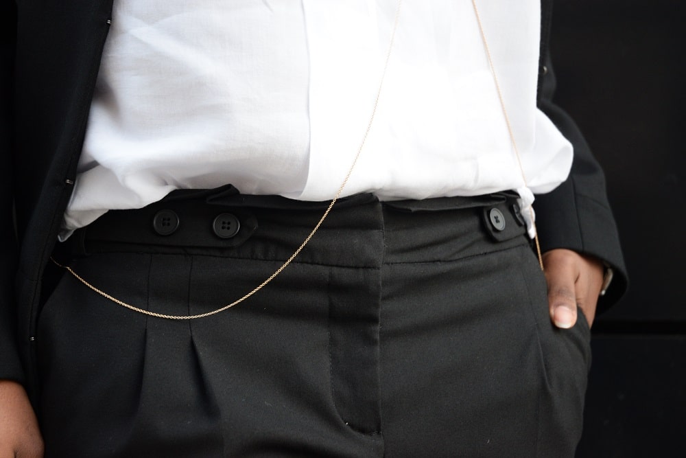 chaine de corps details pantalon