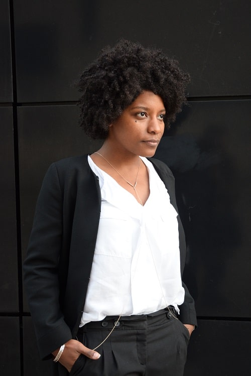 chaine de corps tenue de bureau portrait cool