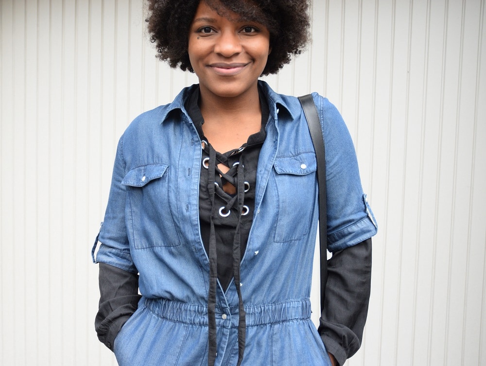 Porter une combinaison en jean au bureau - Deadlines & Dresses