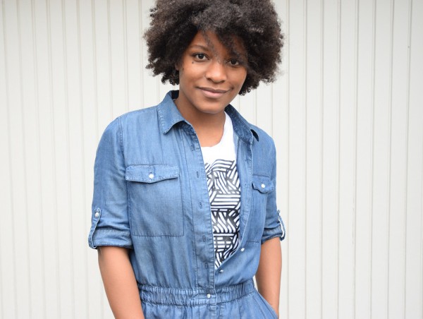 Porter une combinaison en jean au bureau - Deadlines & Dresses