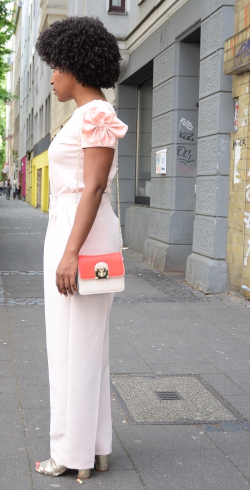 t-shirt rose épaule fleur de profil