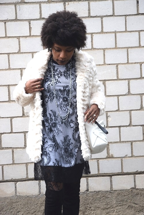 robe-en-dentelle-manteau-fausse-fourrure-blanc