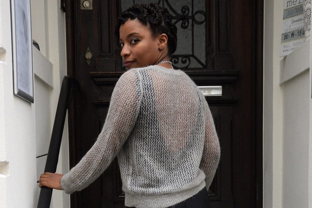 pull ajouré body en dentelle dos dégagé