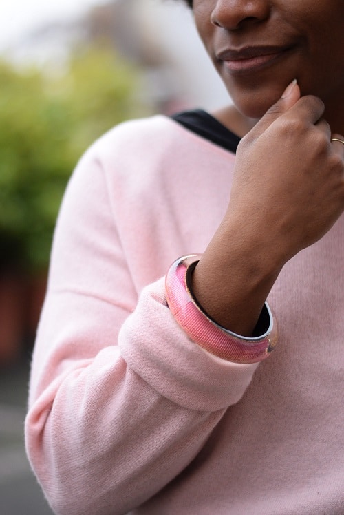 pull cachemire rose pale bracelet irisé