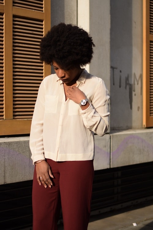 chemisier en soie beige montre dorée