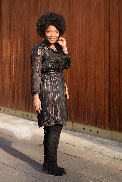 robe a fils dorés cuissardes noires en entier