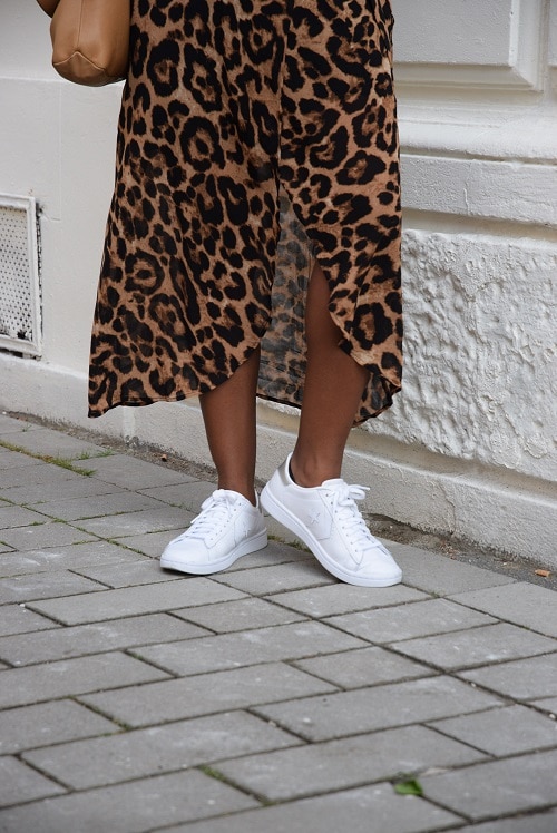 robe leopard détail jambes
