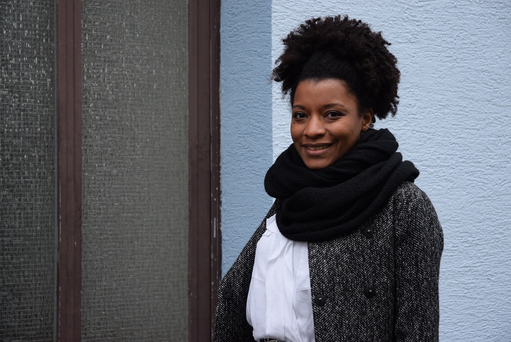 porter un manteau en laine au bureau teaser