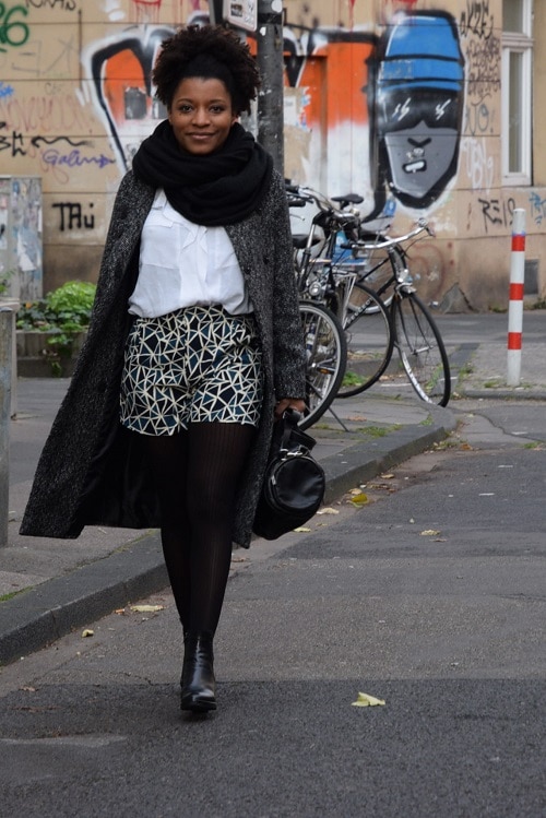 streetstyle short de ville grosse écharpe laine noire
